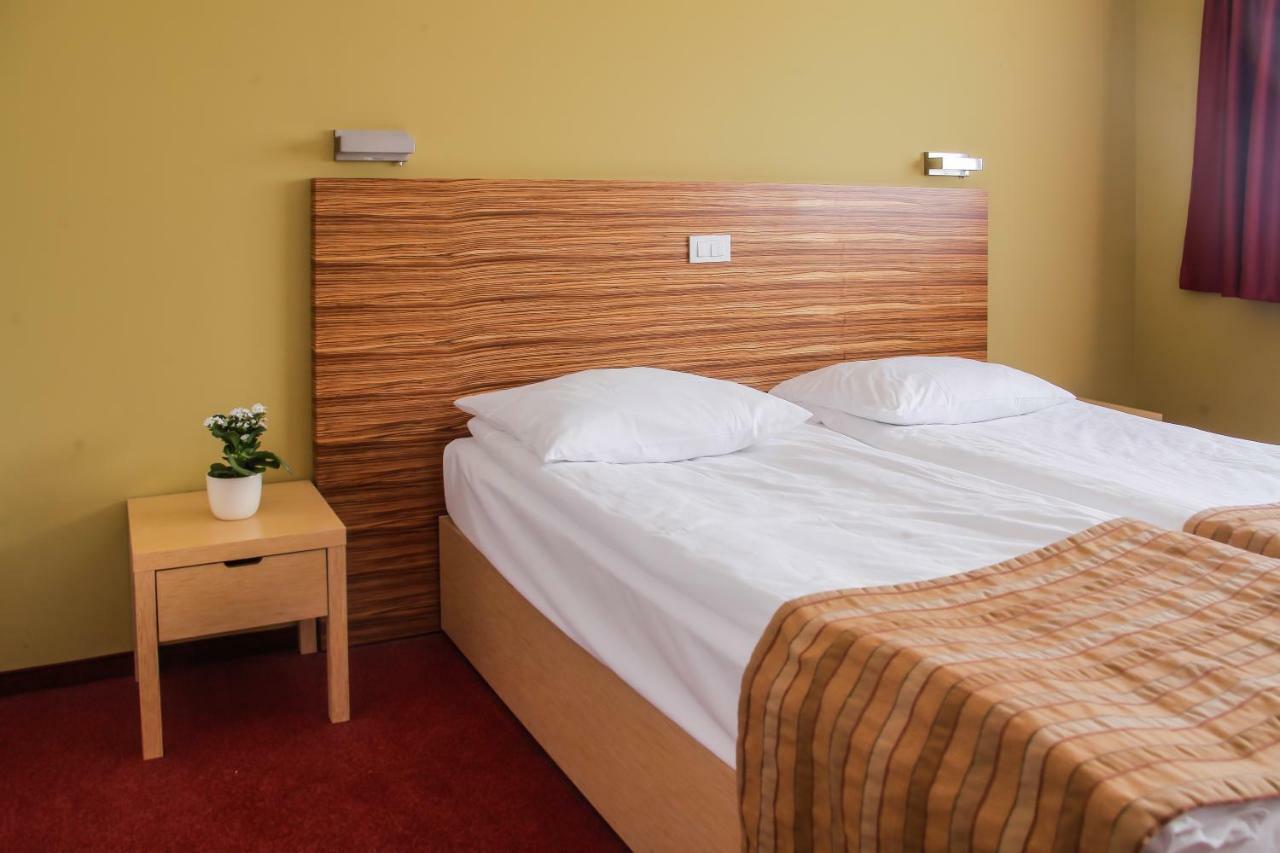 Hotel Veter Руше Экстерьер фото
